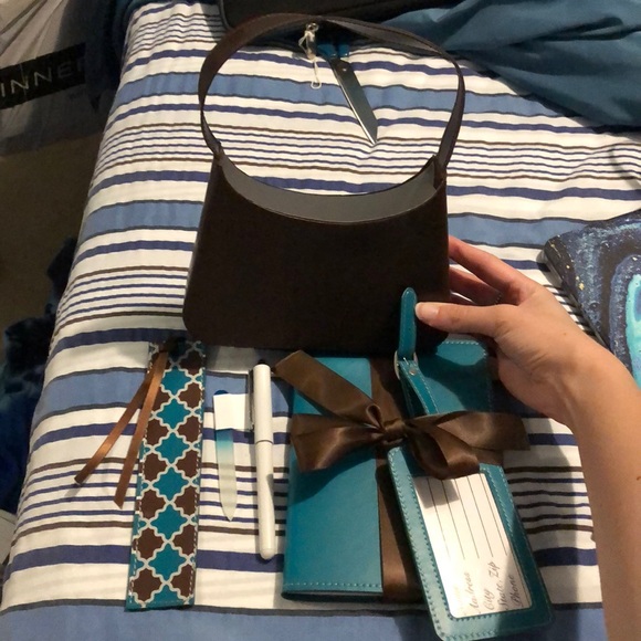 Gift Set - Picture 2 of 3